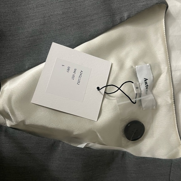 Auteur Grey “Mae” Tailored Vest – Size Small (NWT) - Picture 9 of 10